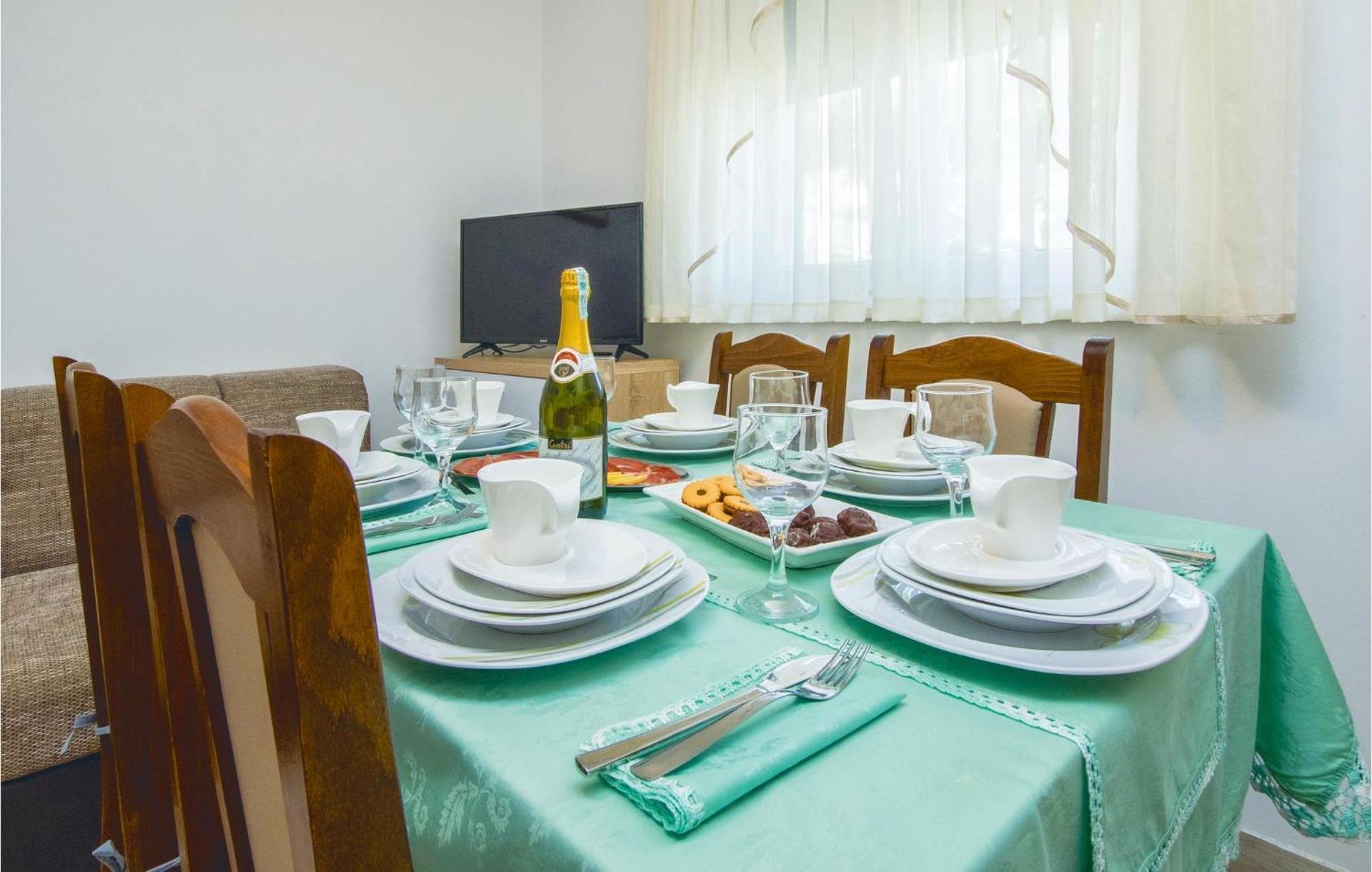 2 Bedroom Awesome Apartment In Mali Rat Sumpetar Esterno foto