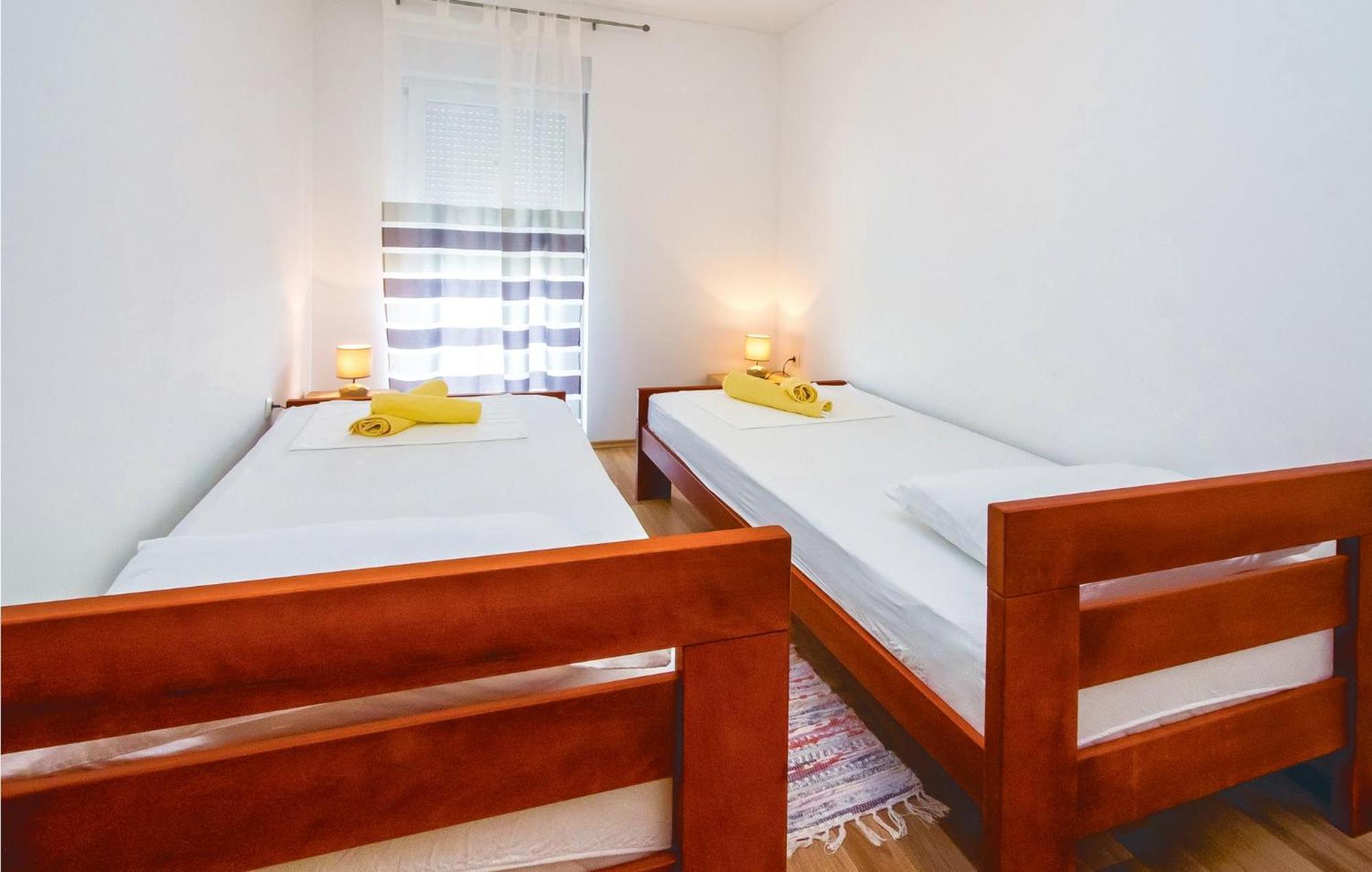 2 Bedroom Awesome Apartment In Mali Rat Sumpetar Esterno foto