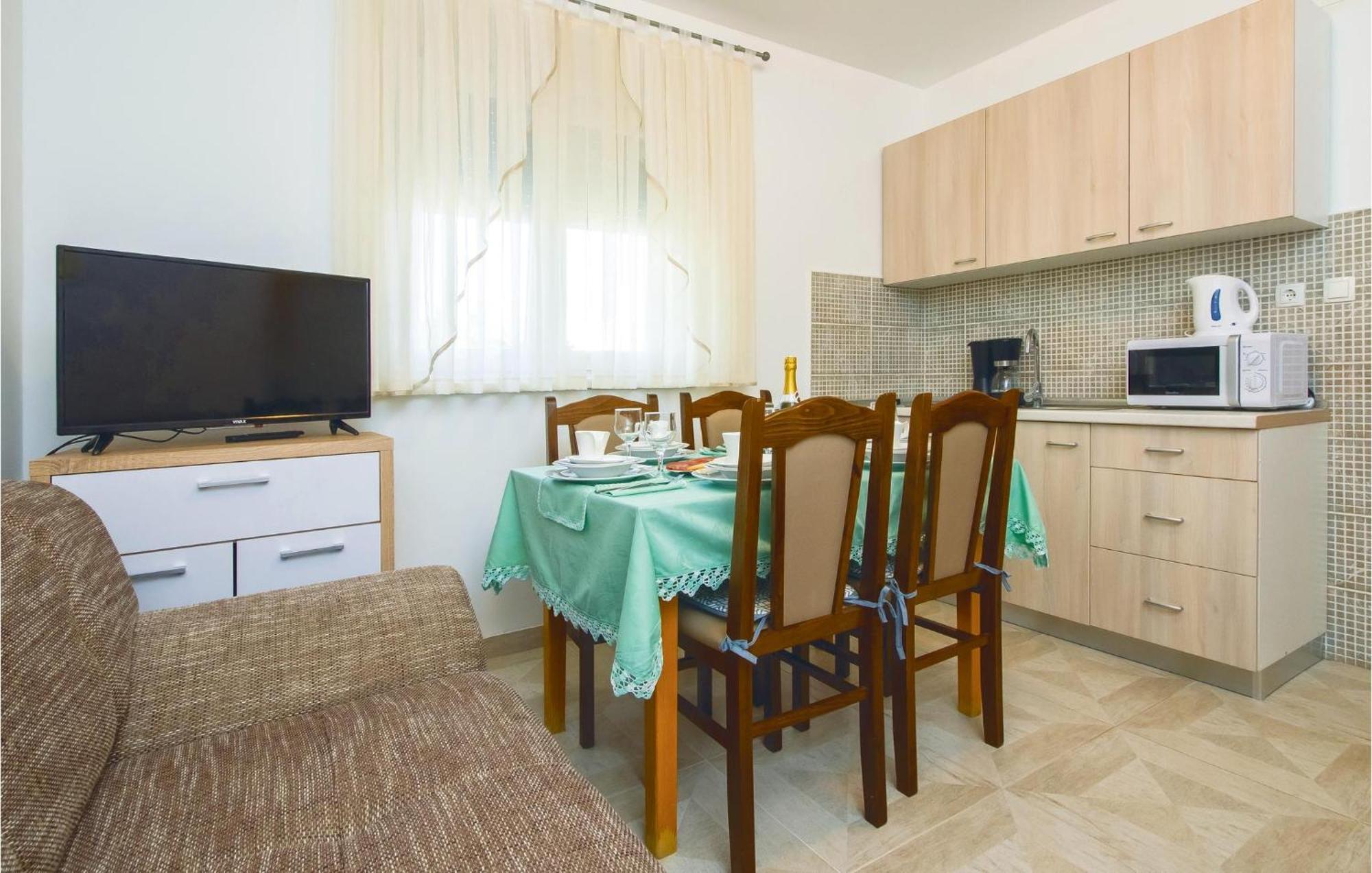 2 Bedroom Awesome Apartment In Mali Rat Sumpetar Esterno foto