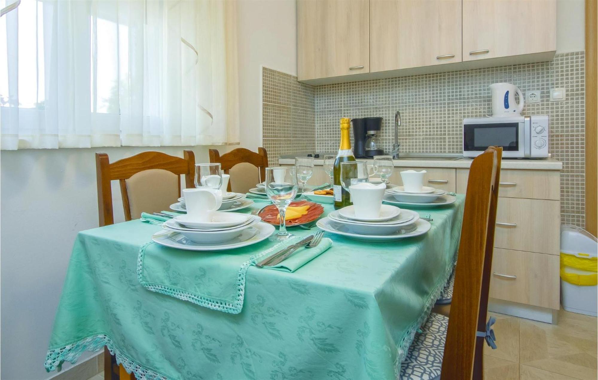 2 Bedroom Awesome Apartment In Mali Rat Sumpetar Esterno foto